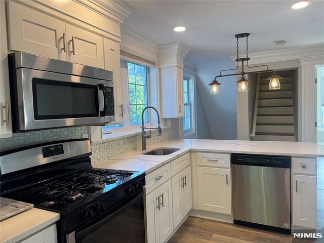 159 County Road, Tenafly, NJ 07670