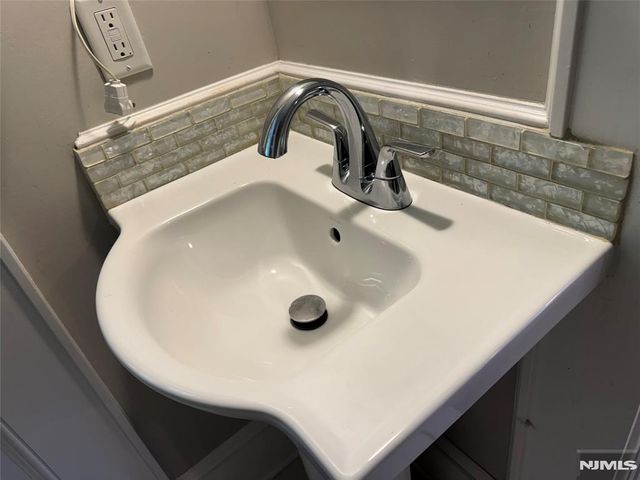 159 County Road, Tenafly, NJ 07670