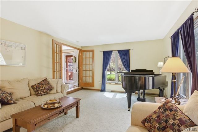 73 Greencastle Lane, Amherst, NY 14221