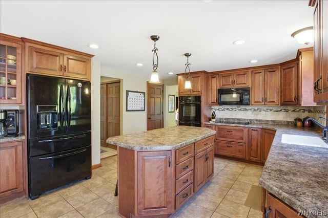 73 Greencastle Lane, Amherst, NY 14221