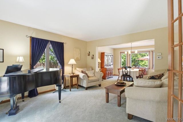 73 Greencastle Lane, Amherst, NY 14221
