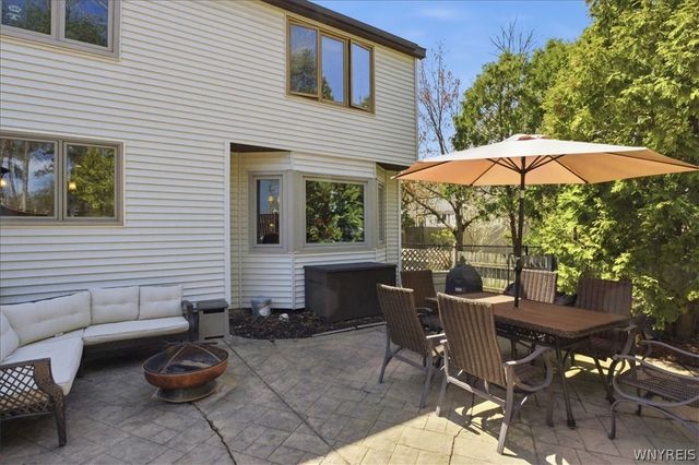 73 Greencastle Lane, Amherst, NY 14221