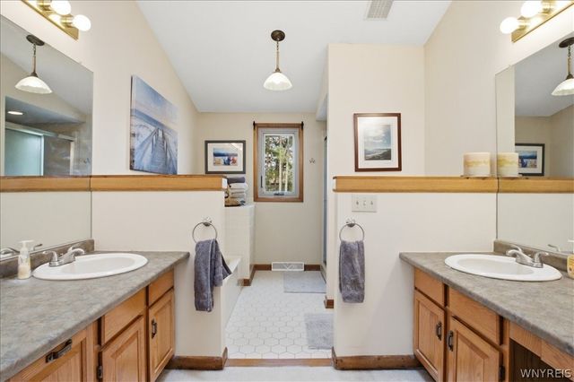 73 Greencastle Lane, Amherst, NY 14221
