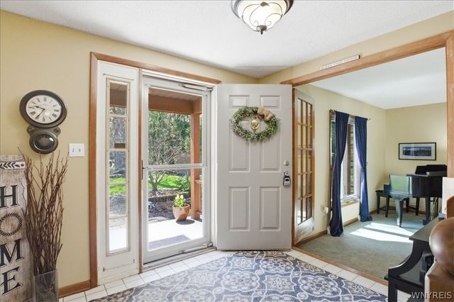 73 Greencastle Lane, Amherst, NY 14221