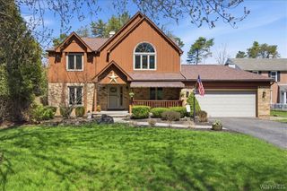 73 Greencastle Lane, Amherst, NY 14221
