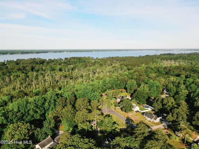 202 Holyoke Drive, Washington, NC 27889