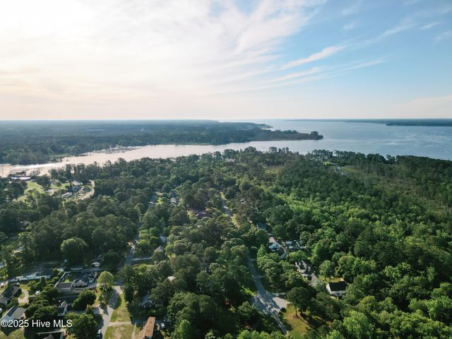 202 Holyoke Drive, Washington, NC 27889