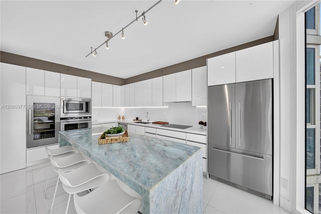 300 S Pointe Dr 2104, Miami Beach, FL 33139