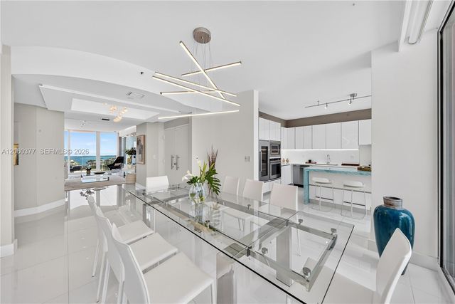 300 S Pointe Dr 2104, Miami Beach, FL 33139