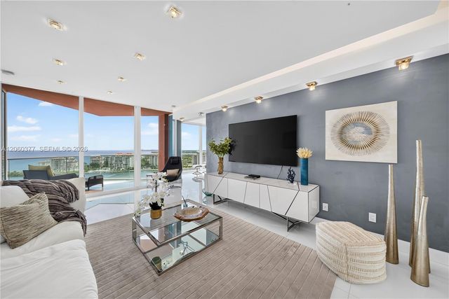 300 S Pointe Dr 2104, Miami Beach, FL 33139