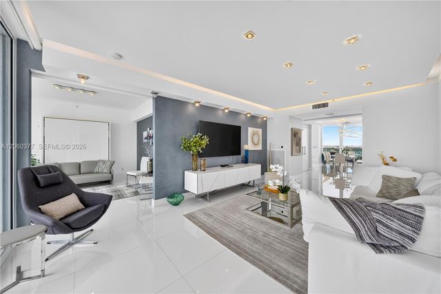 300 S Pointe Dr 2104, Miami Beach, FL 33139