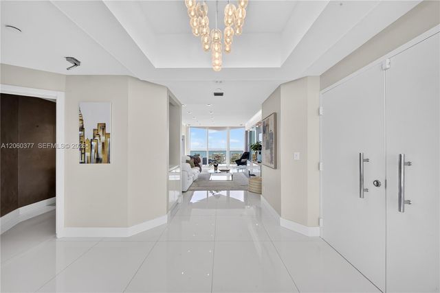 300 S Pointe Dr 2104, Miami Beach, FL 33139