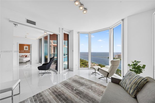 300 S Pointe Dr 2104, Miami Beach, FL 33139