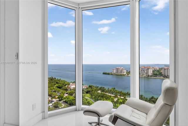 300 S Pointe Dr 2104, Miami Beach, FL 33139