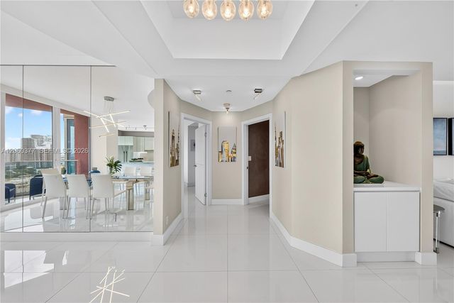300 S Pointe Dr 2104, Miami Beach, FL 33139