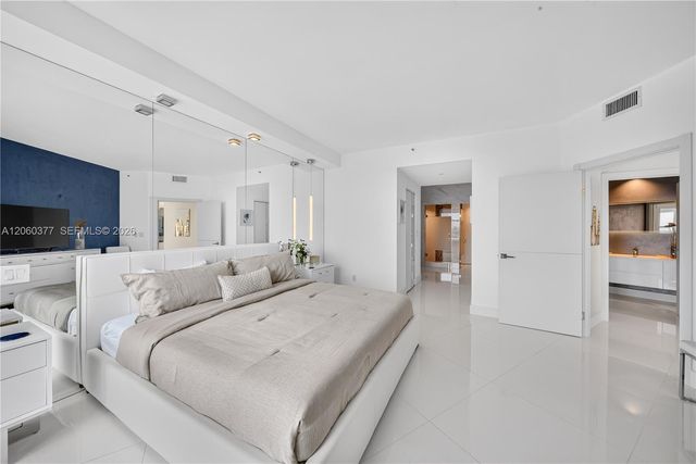 300 S Pointe Dr 2104, Miami Beach, FL 33139