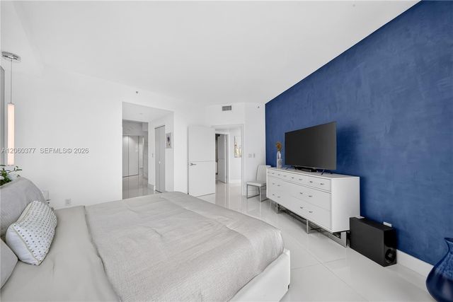 300 S Pointe Dr 2104, Miami Beach, FL 33139
