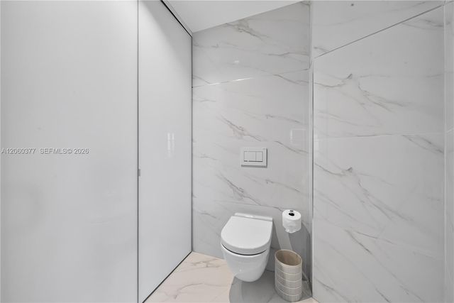 300 S Pointe Dr 2104, Miami Beach, FL 33139