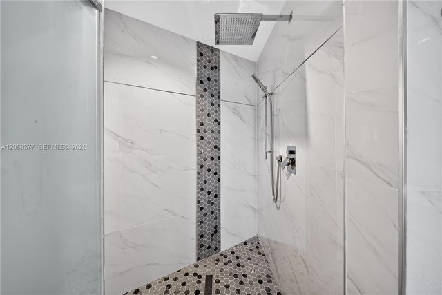 300 S Pointe Dr 2104, Miami Beach, FL 33139