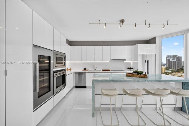300 S Pointe Dr 2104, Miami Beach, FL 33139