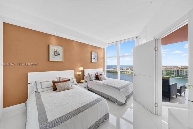 300 S Pointe Dr 2104, Miami Beach, FL 33139