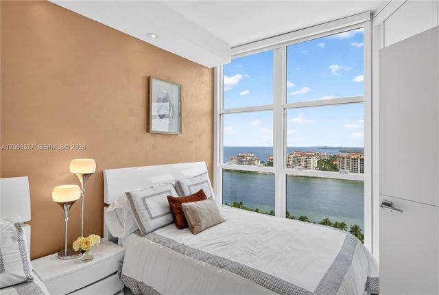 300 S Pointe Dr 2104, Miami Beach, FL 33139