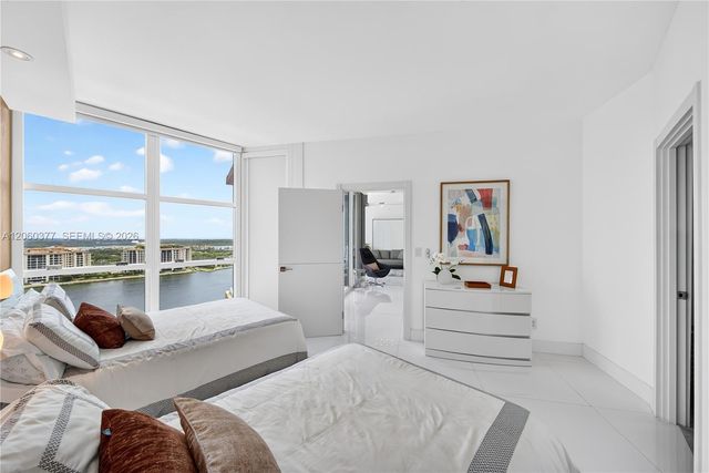 300 S Pointe Dr 2104, Miami Beach, FL 33139