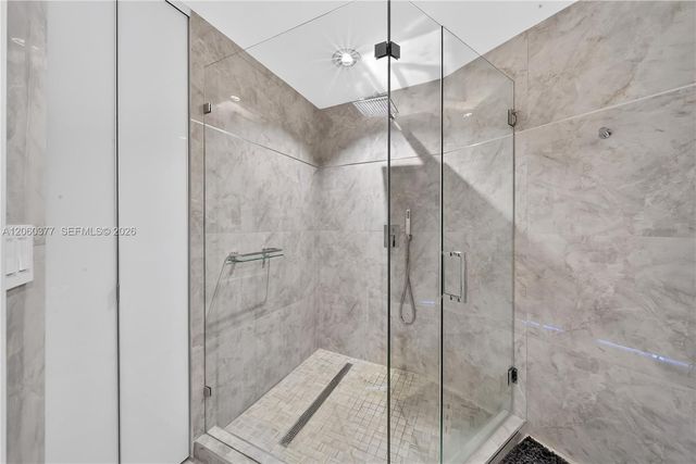 300 S Pointe Dr 2104, Miami Beach, FL 33139