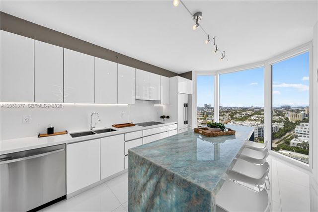 300 S Pointe Dr 2104, Miami Beach, FL 33139