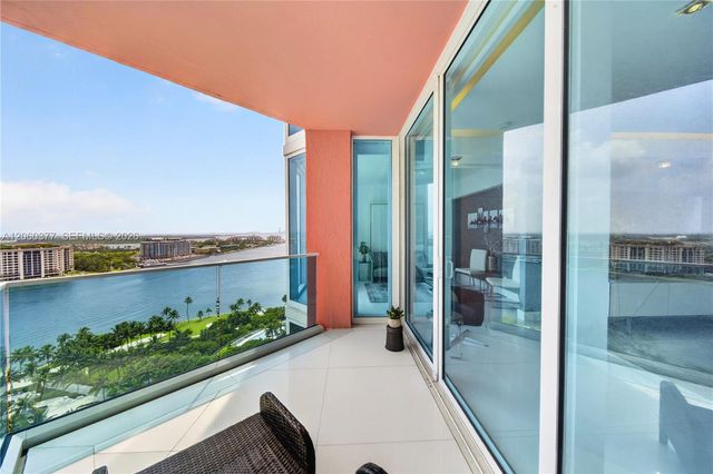 300 S Pointe Dr 2104, Miami Beach, FL 33139