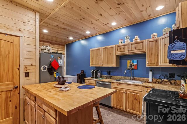 16 Saratoga Drive, Nebo, NC 28761