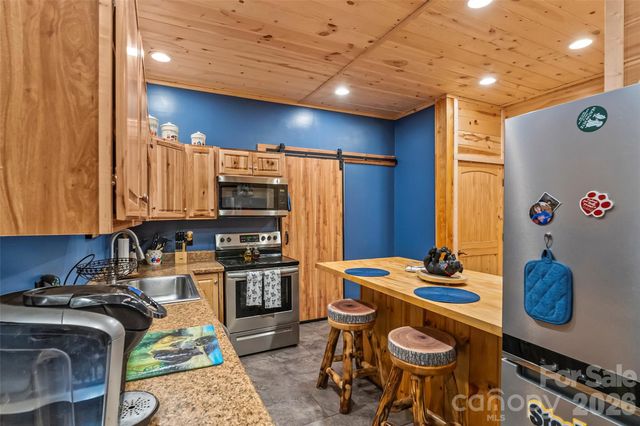 16 Saratoga Drive, Nebo, NC 28761