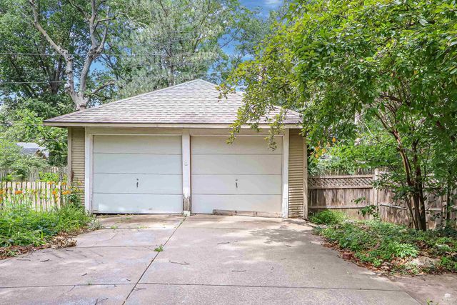 1728 Fairchild, Manhattan, KS 66502