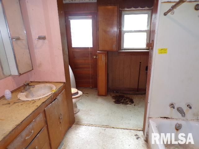 12080 100TH Avenue, Davenport, IA 52804