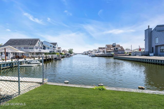 44 Green Island Road, Toms River, NJ 08753