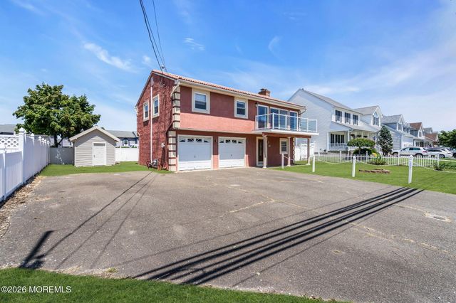 44 Green Island Road, Toms River, NJ 08753