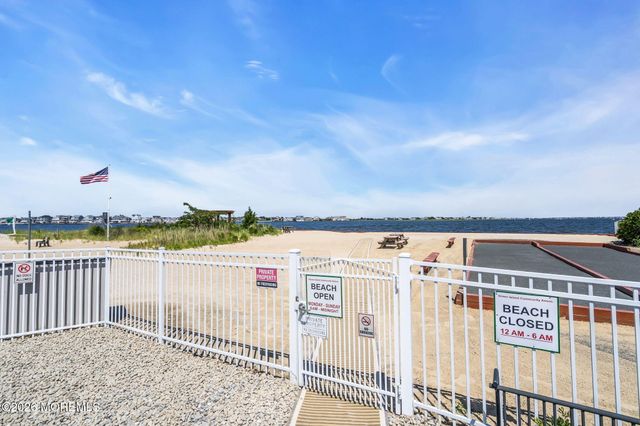 44 Green Island Road, Toms River, NJ 08753