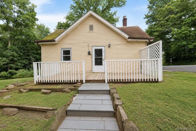 17 Clove Road, Salisbury Mills, NY 12577