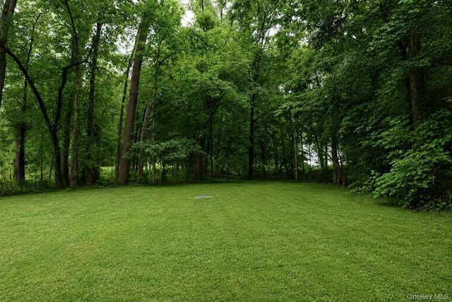 17 Clove Road, Salisbury Mills, NY 12577