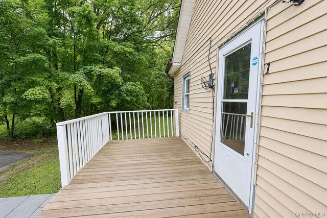 17 Clove Road, Salisbury Mills, NY 12577