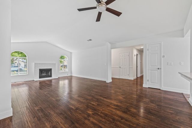 1028 W Minarets Avenue, Fresno, CA 93650