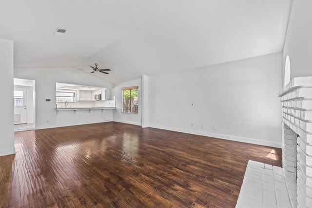 1028 W Minarets Avenue, Fresno, CA 93650