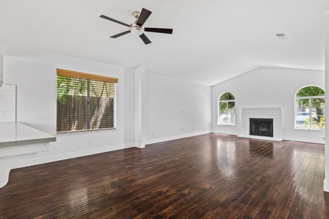 1028 W Minarets Avenue, Fresno, CA 93650
