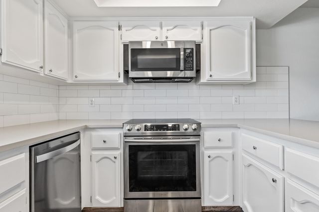 1028 W Minarets Avenue, Fresno, CA 93650