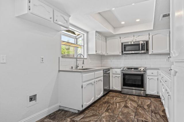 1028 W Minarets Avenue, Fresno, CA 93650