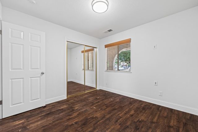 1028 W Minarets Avenue, Fresno, CA 93650