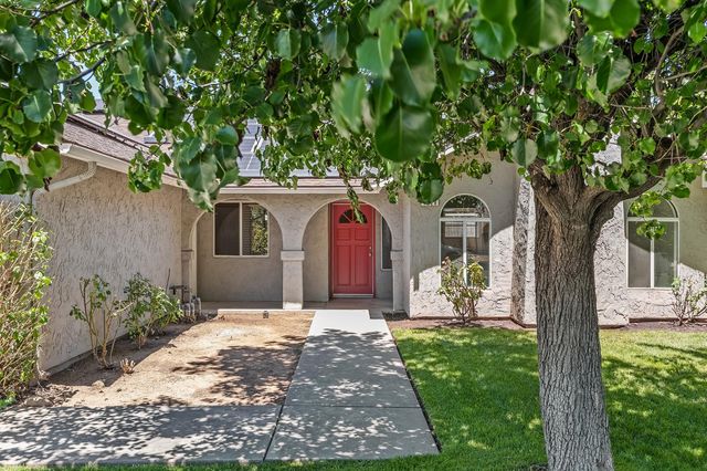 1028 W Minarets Avenue, Fresno, CA 93650
