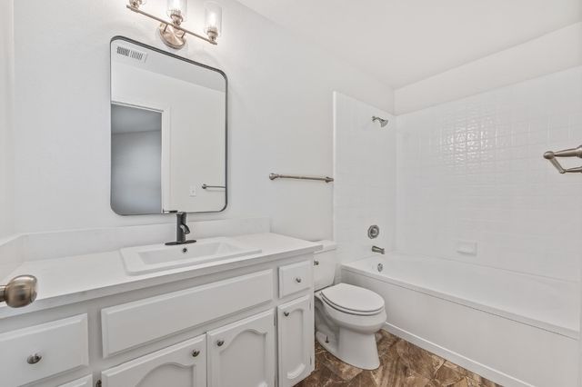 1028 W Minarets Avenue, Fresno, CA 93650