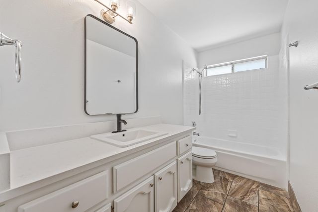 1028 W Minarets Avenue, Fresno, CA 93650