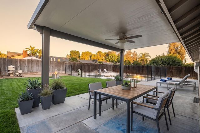 1028 W Minarets Avenue, Fresno, CA 93650